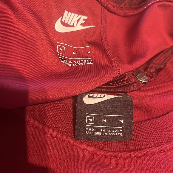 Check out this cute NIKE 2-piece. Very small stain on top. - Picture 4 of 4